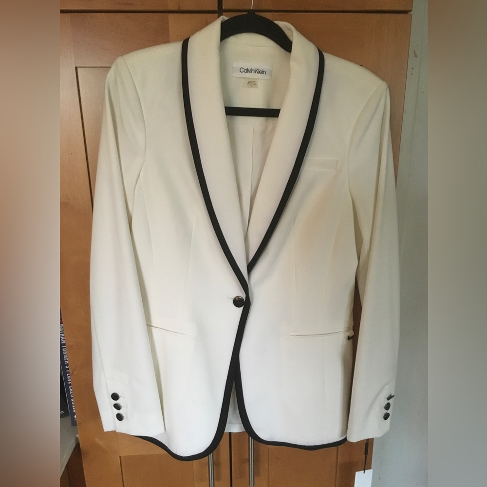Calvin Klein Ivory and Black Blazer NWT size 6